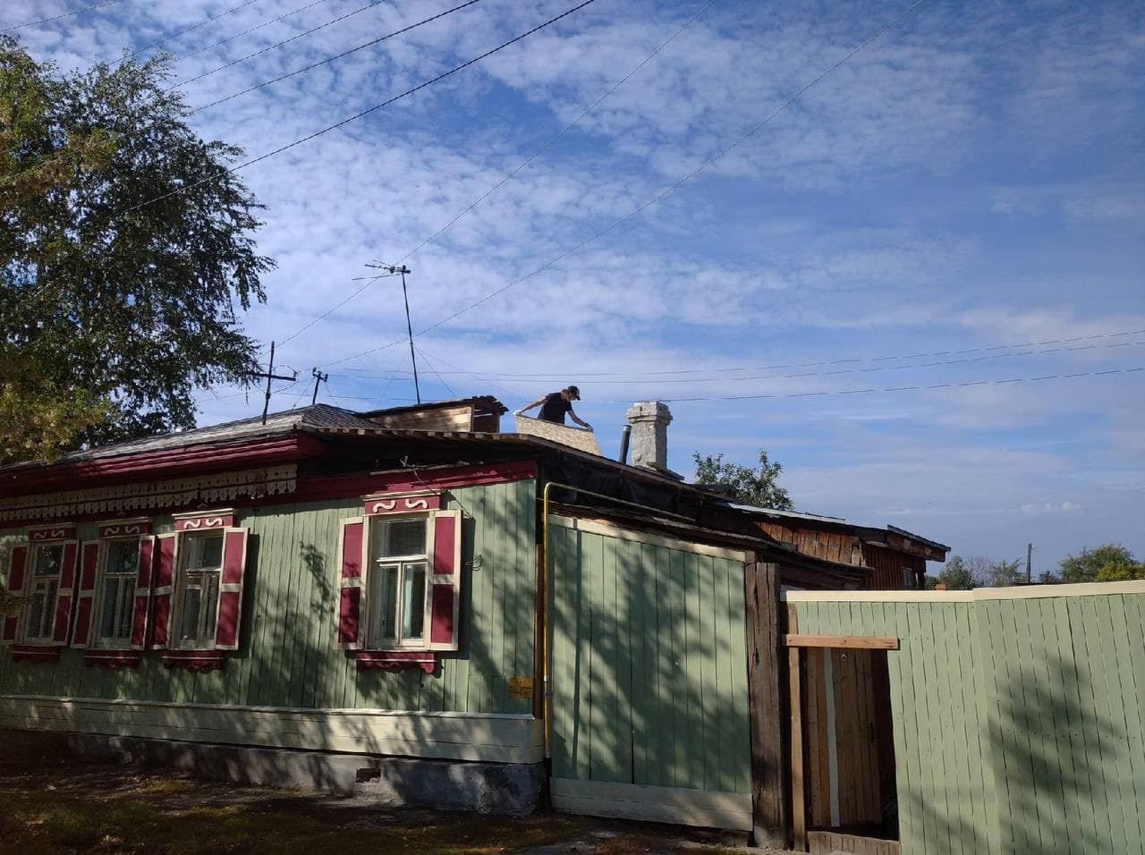 С помощью «Дины» волонтеры восстанавливают тюменский старинный дом